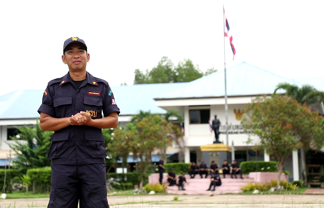 ดูแลความปลอดภัยเด็กนักเรียนหน้าโรงเรียน
